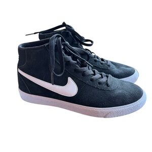 NWOB Nike Bruin Black‎ Suede & White Skate High Tops (DR0126-001)
